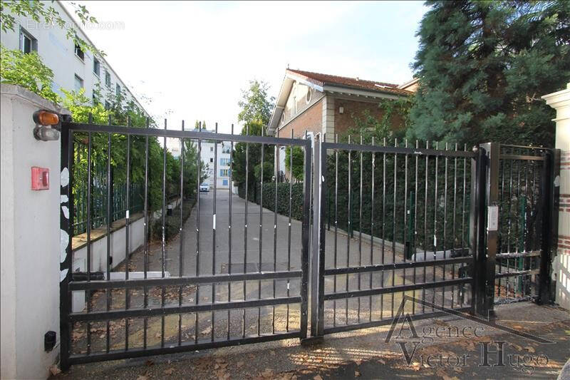 Parking à RUEIL-MALMAISON