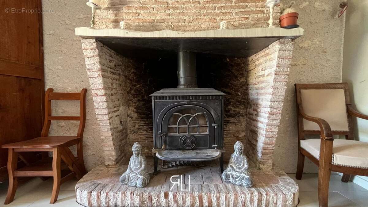 Grande maison, beaux volumes, charme de l'ancien - photo 6