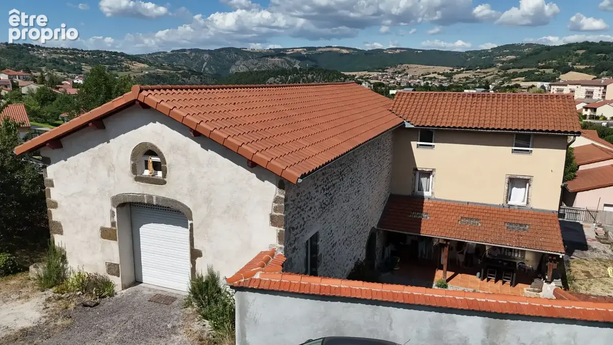 Maison familiale de 226m² avec garage de 130 m², dépendances et terrain de 1282 m² - photo 3
