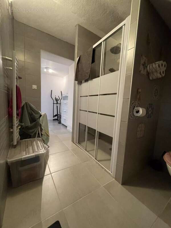 PELISSANNE Maison avec 2 logements au coeur des collines - photo 17