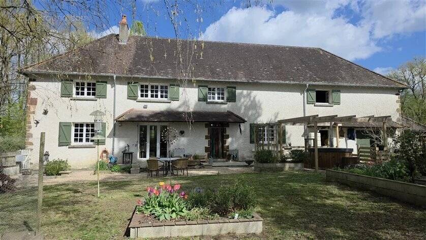 Maison à CHAILLAC