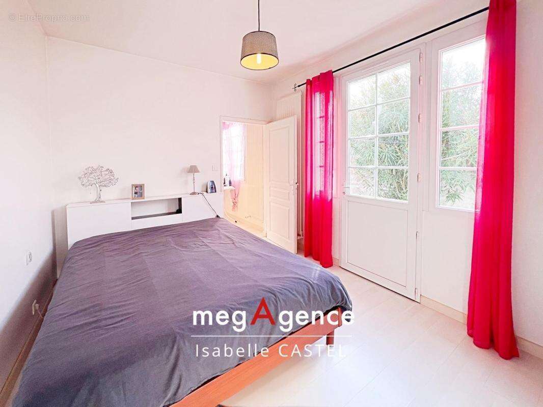 Maison Sablaise pleine de charme avec jardin et garage ! - photo 7