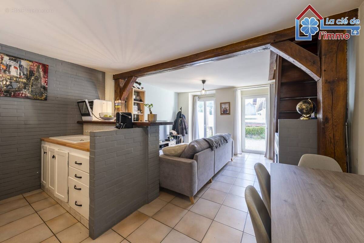 Maison à CHEVRY-COSSIGNY