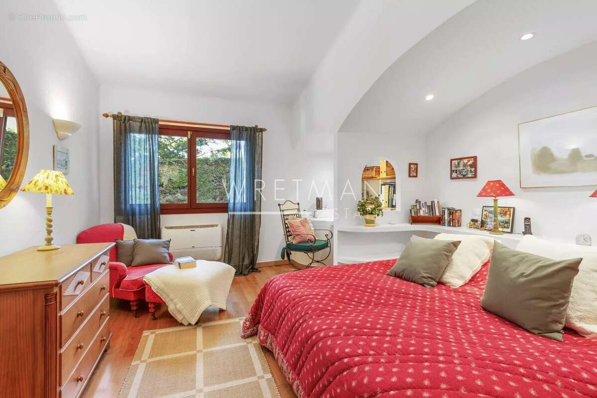 Maison à TOURRETTES-SUR-LOUP