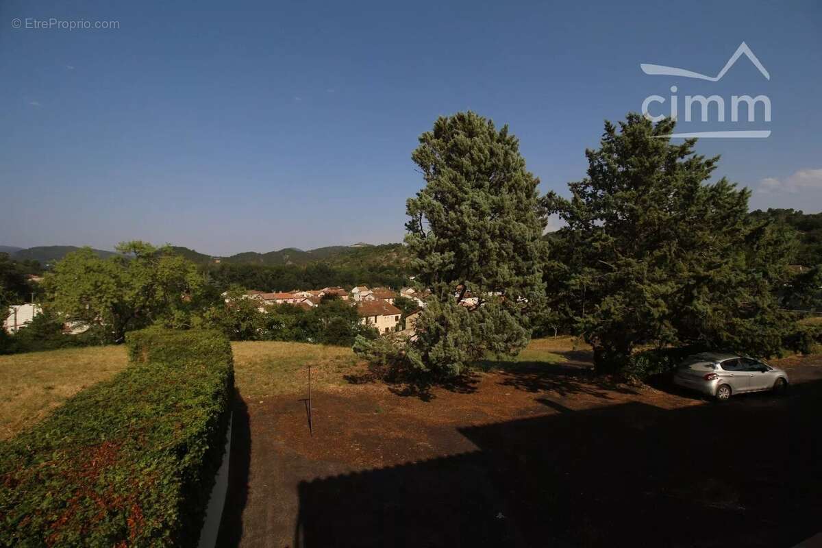 A vendre une villa de 216m² avec annexes et grand garage sur une parcelle de 9755m² - photo 13
