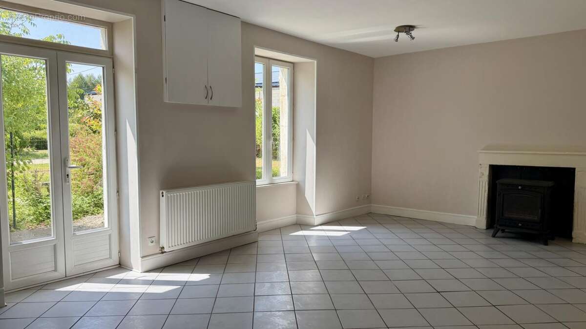 ? Maison charentaise rénovée à Aigre   146 m2   179 000 EUR FA - photo 5