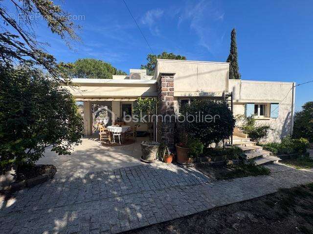 Maison à TOURRETTES