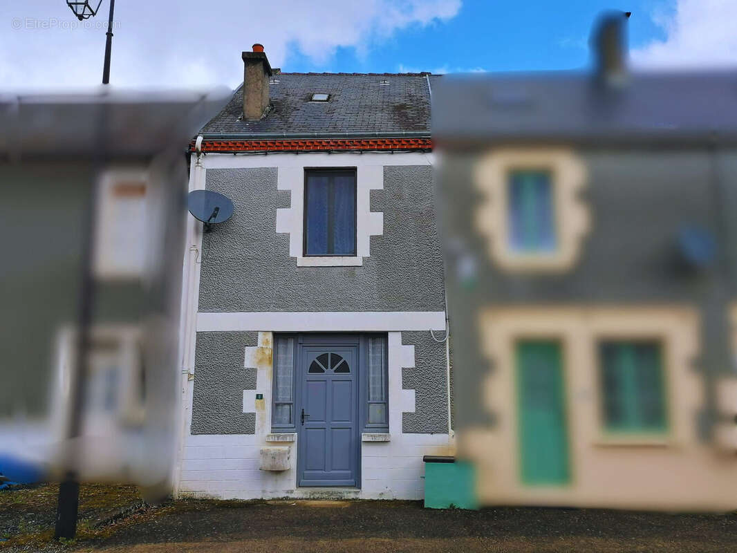 Maison à AZERABLES