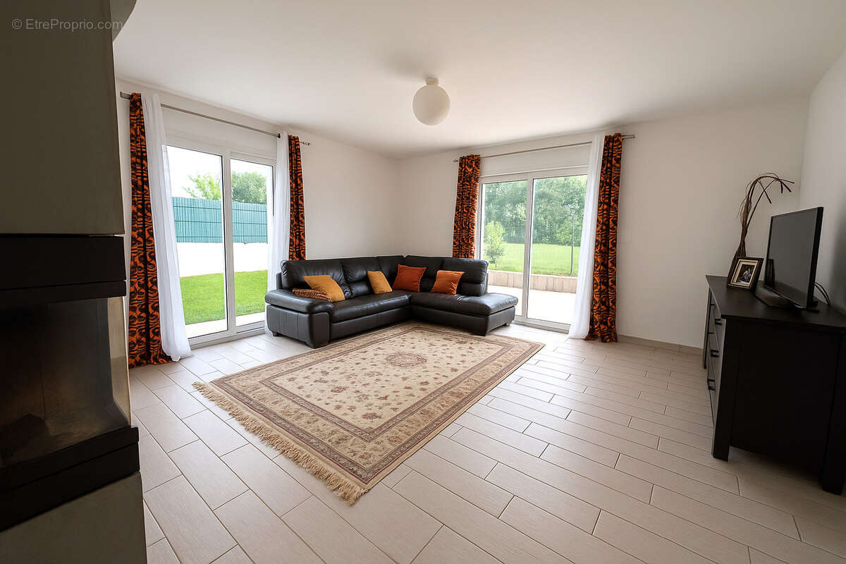 Maison à SAINT-GENIS-POUILLY