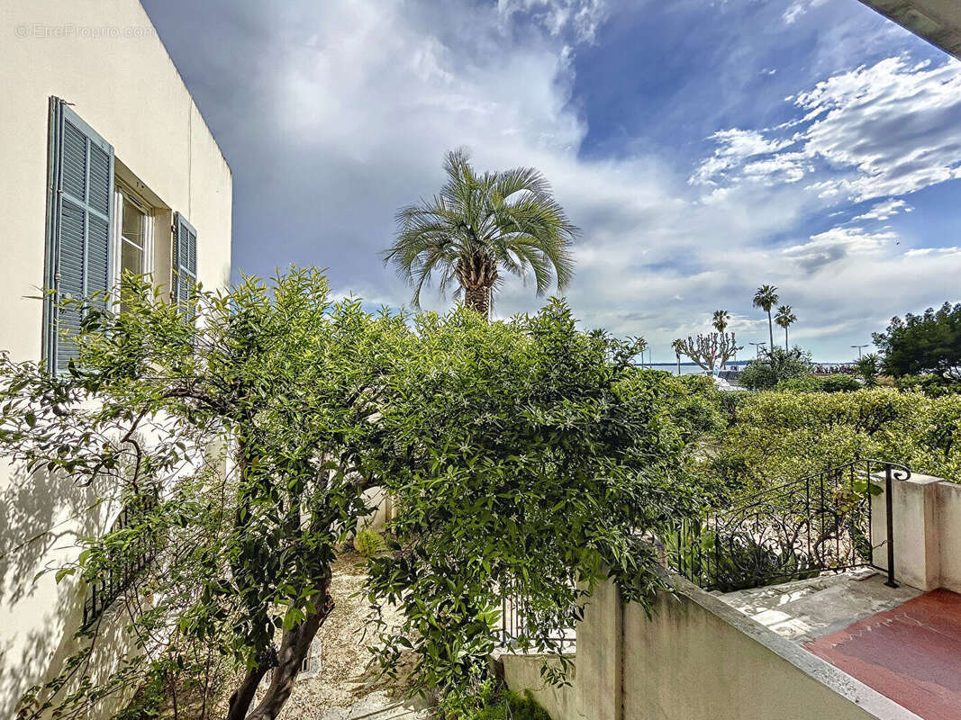 Appartement à VALLAURIS