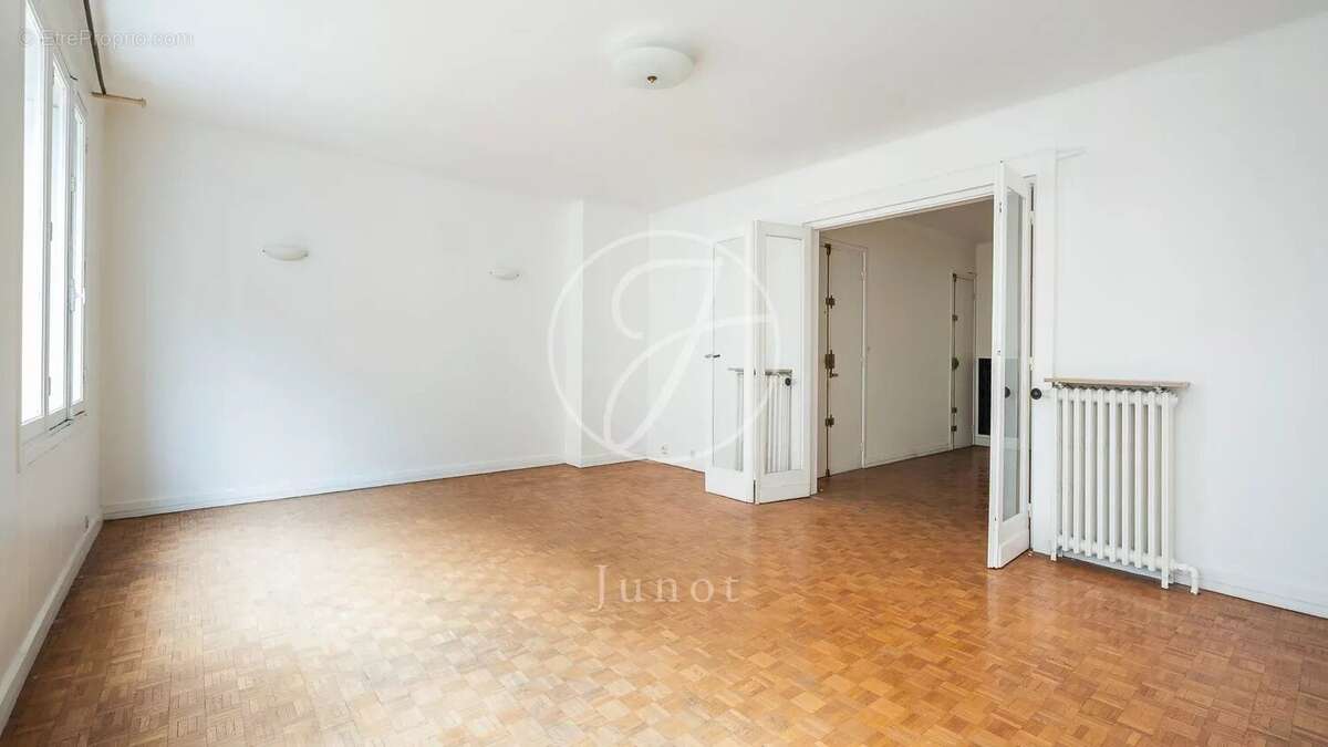 Appartement à PARIS-7E