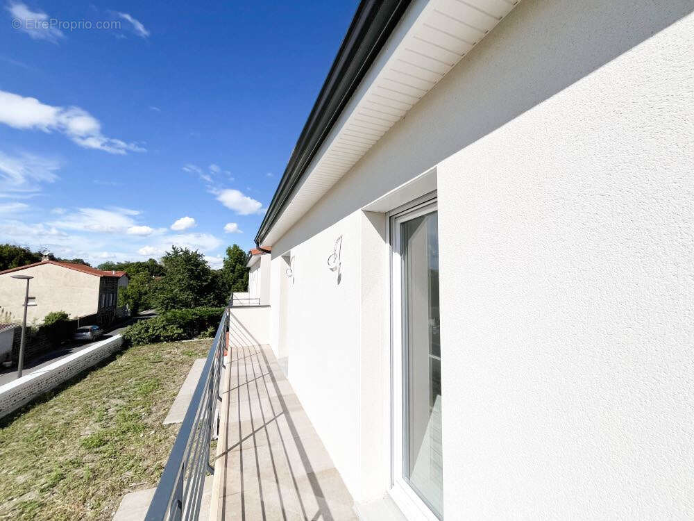 Maison à SAINT-BEAUZIRE