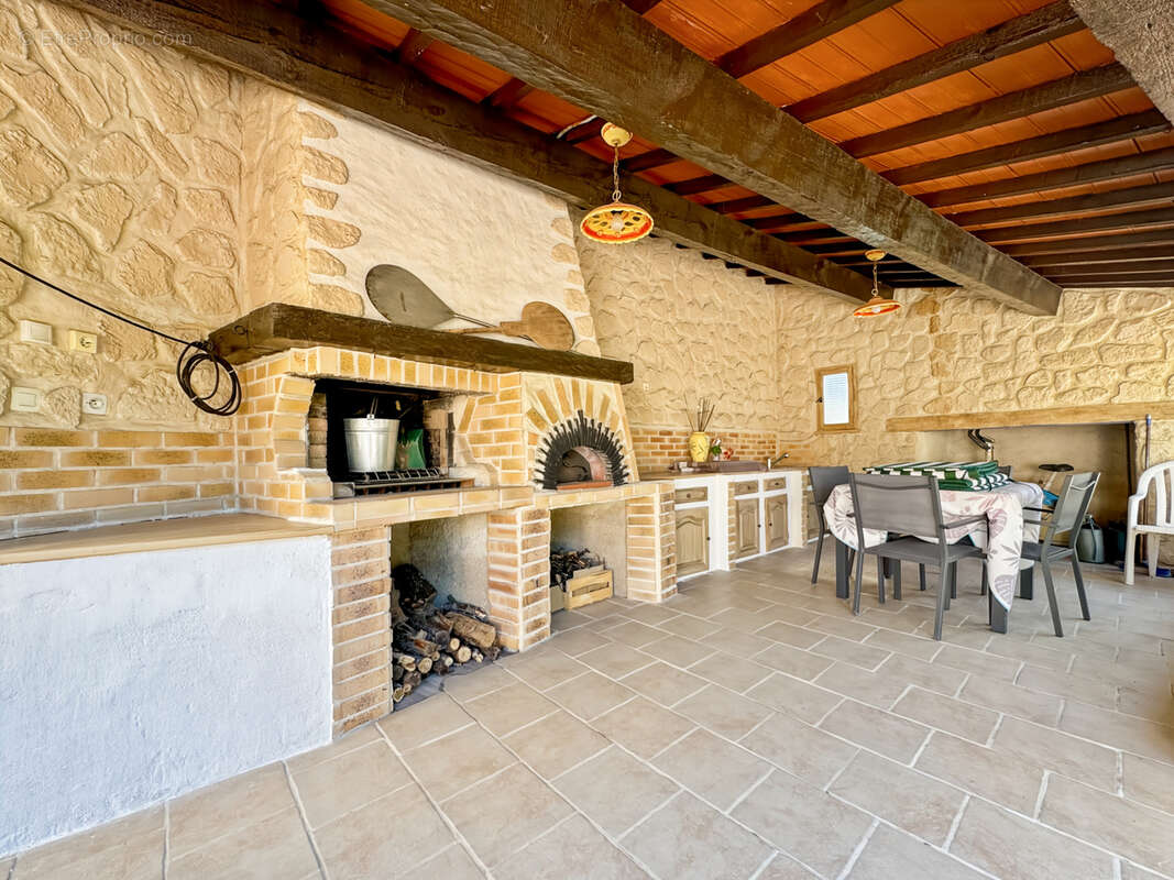 Maison à VENTABREN