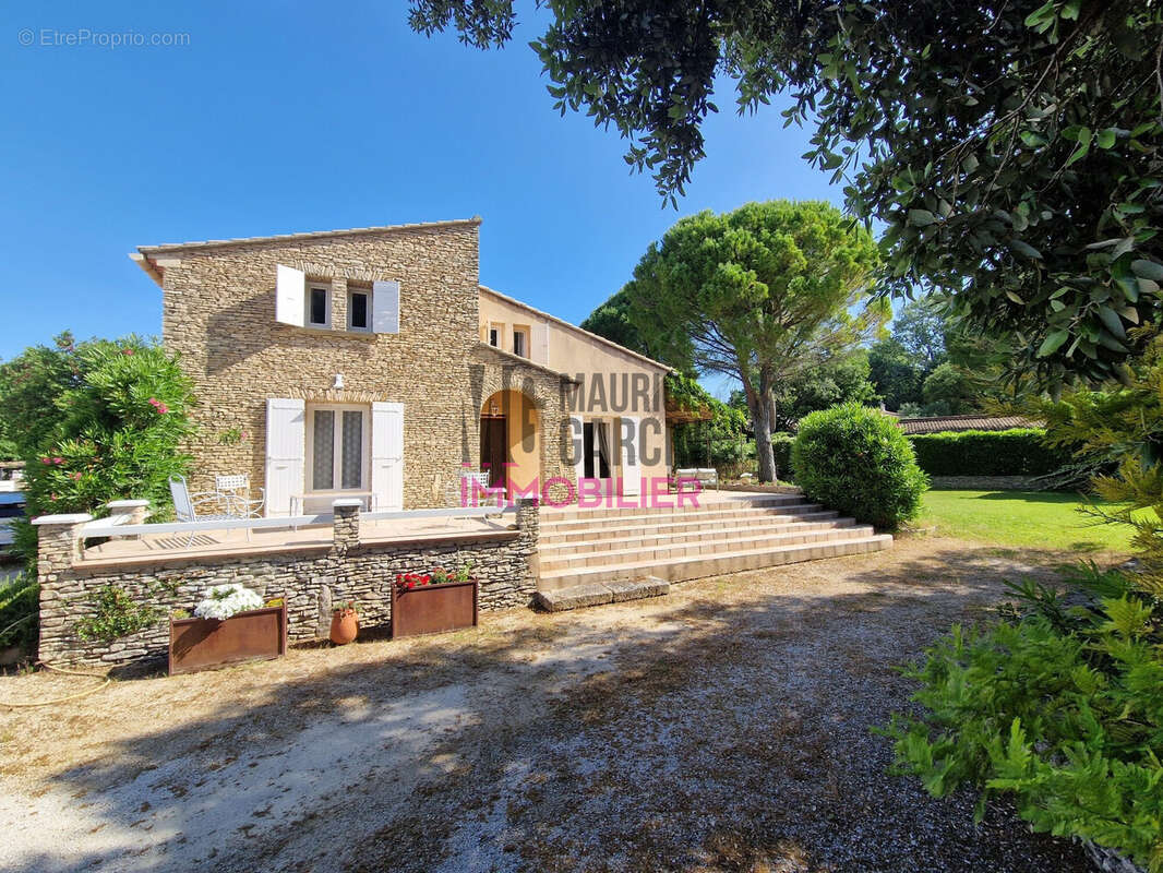 Maison à L'ISLE-SUR-LA-SORGUE