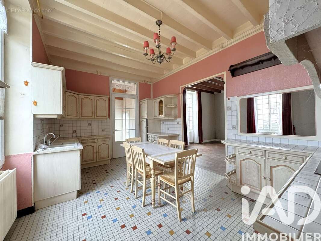 Maison 172 m² à Le Poire-Sur-Velluire  - photo 9