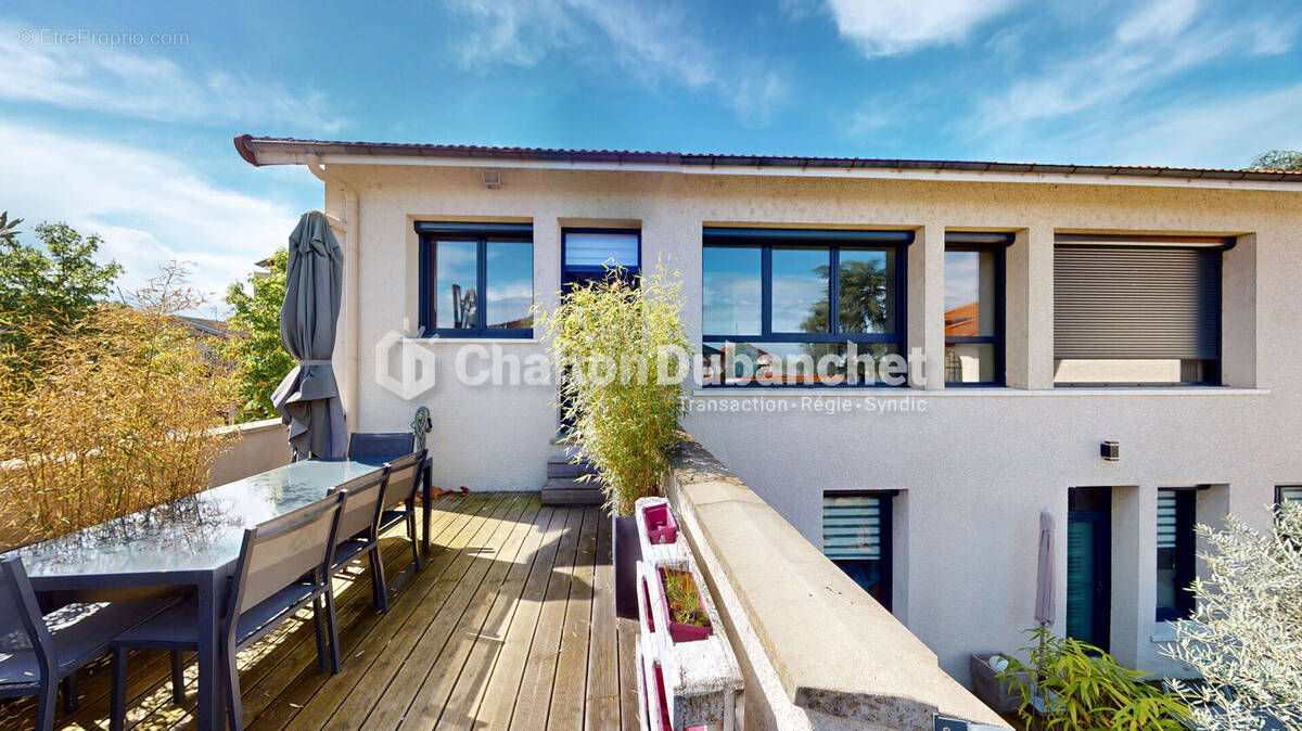 Appartement à LE COTEAU