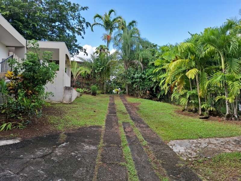 Maison à PETIT-BOURG