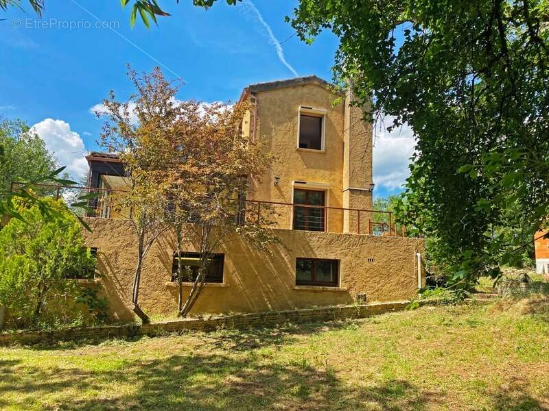 A vendre CRAYSSAC (46) Maison familiale 8 pièces de 200m² habitables - 5 chambres - 2 Vérandas - Terrain de 8000 m² - photo 19