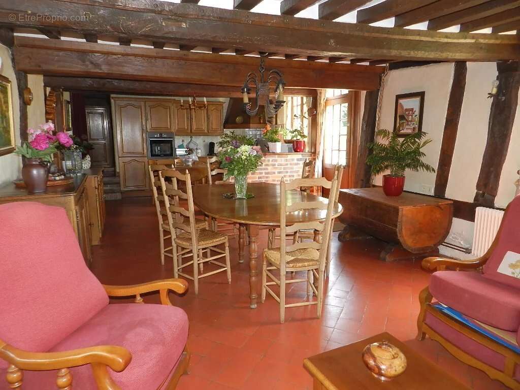 Maison à SAINT-PIERRE-SUR-DIVES