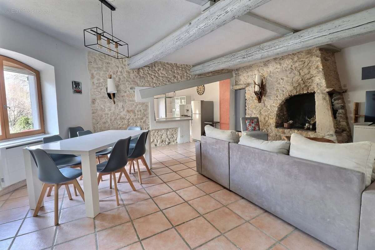 Appartement à DIONS
