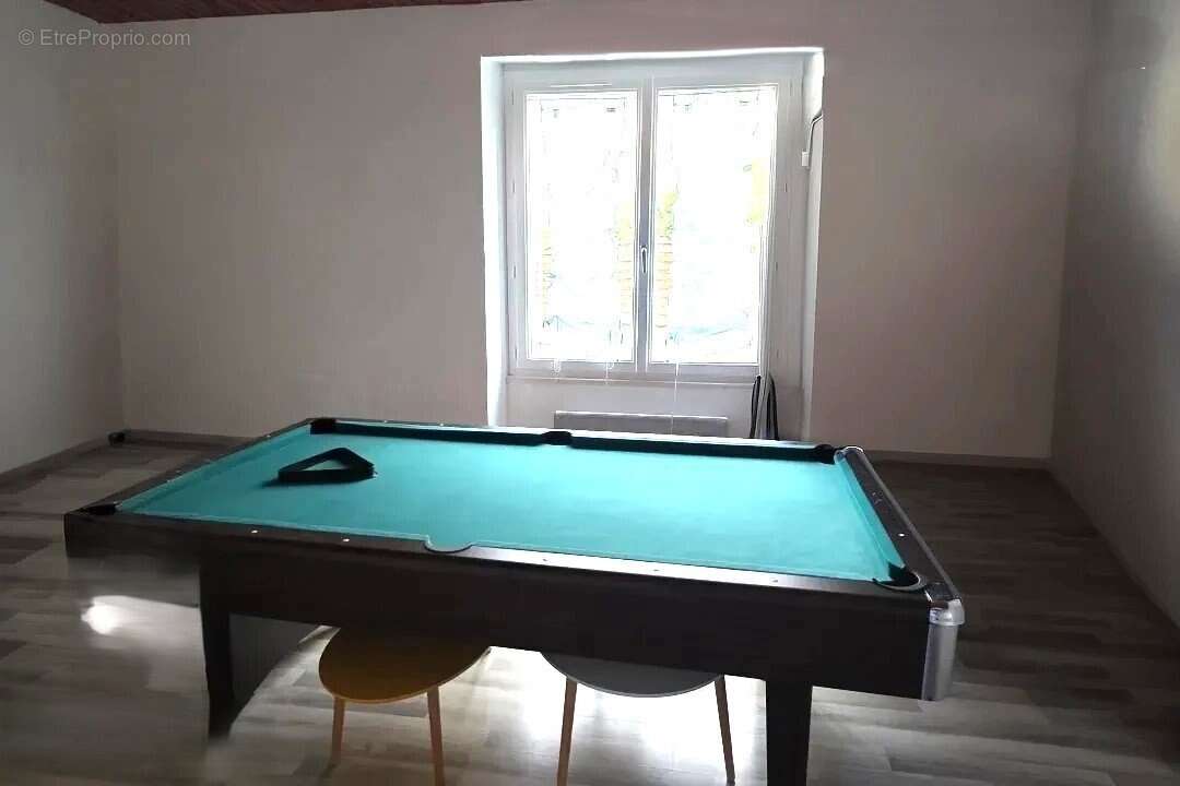 Maison à SAINT-HILAIRE-SUR-BENAIZE