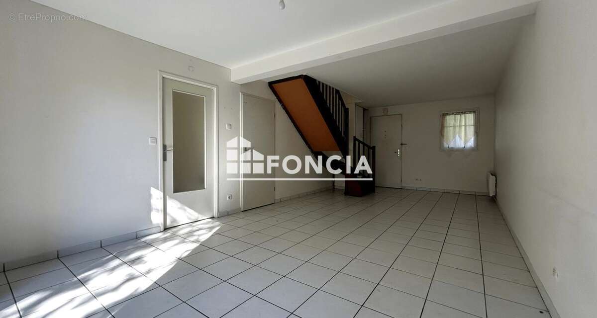 Maison à SAINT-PIERRE-DU-PERRAY