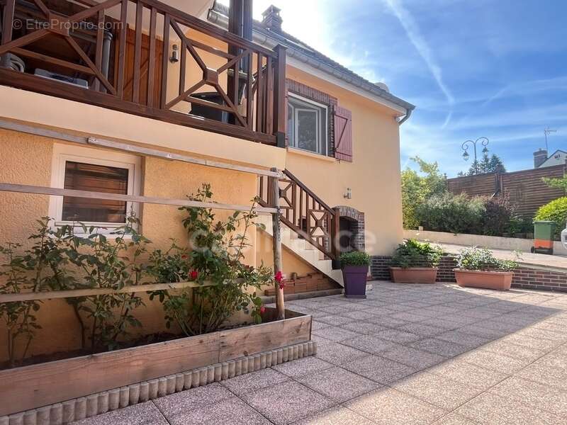 Maison de village - dpe : c - 4 chambres - piscine couverte - aucuns travaux a prevoir - photo 2