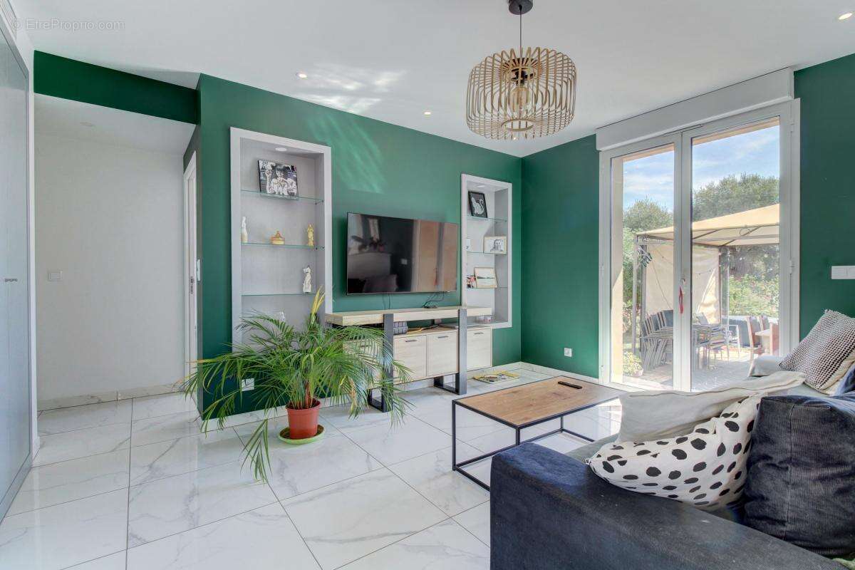 Appartement à SAINT-MARTIN-DU-VAR