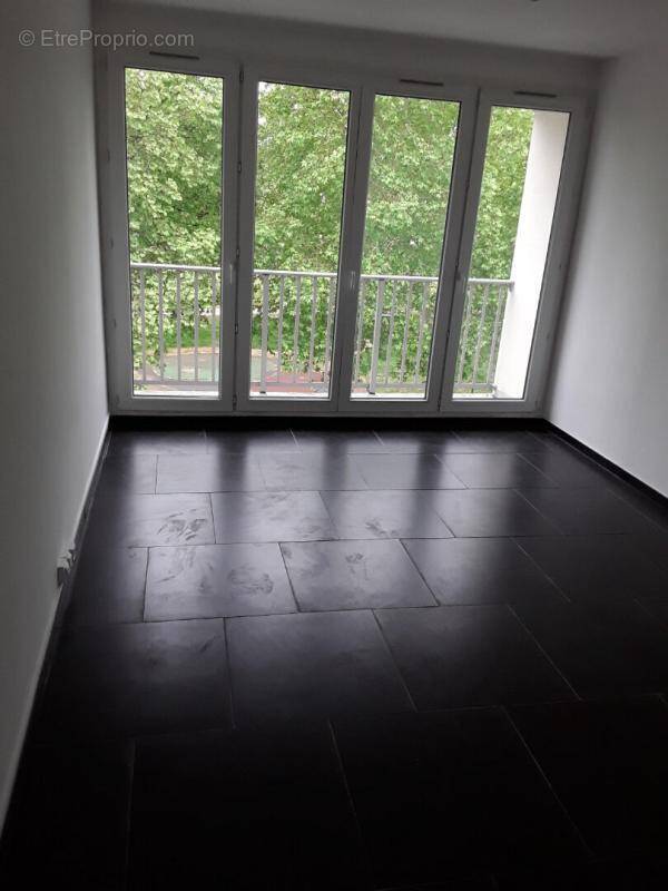 Appartement à SAINT-ETIENNE-DU-ROUVRAY