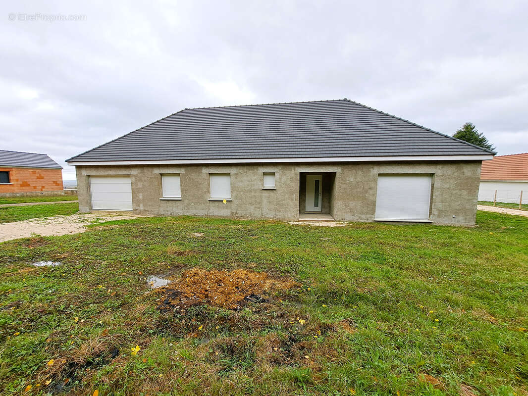 Maison à PONT-SUR-YONNE