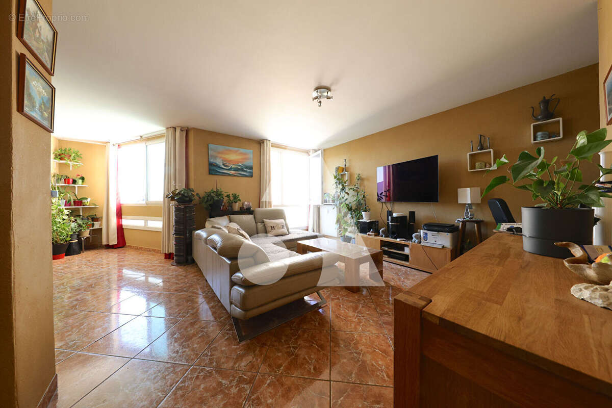 Appartement à CORBEIL-ESSONNES
