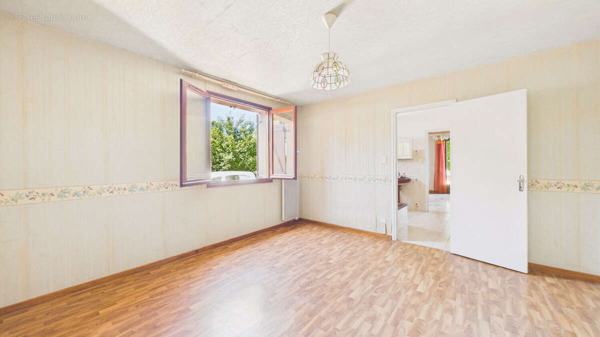 Maison d'environ 255 m² avec 2 Logements + 954 m² de terrain - photo 15