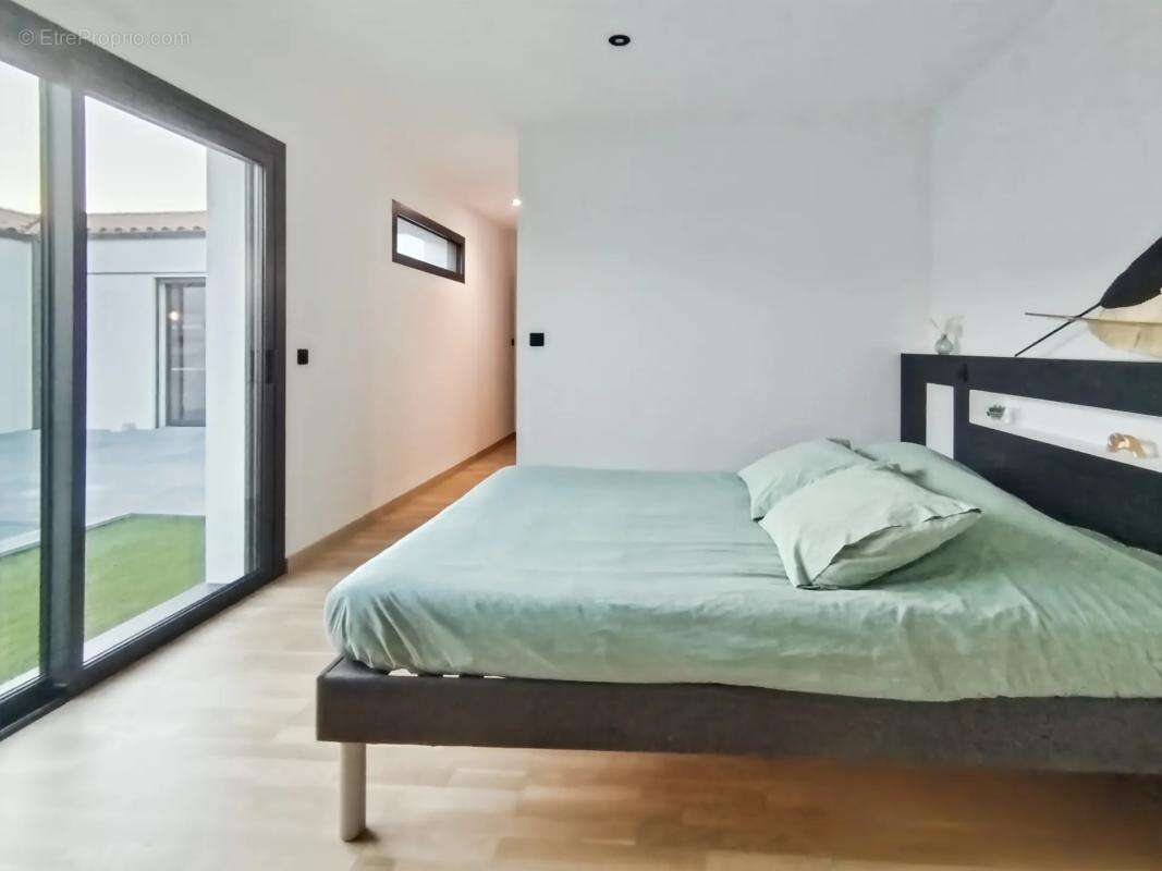 Maison à SAINT-SAUVEUR-D'AUNIS