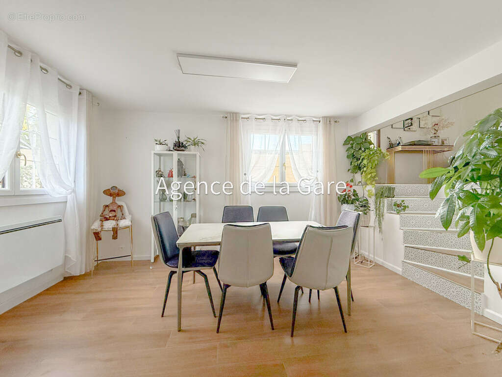 Maison à SARTROUVILLE