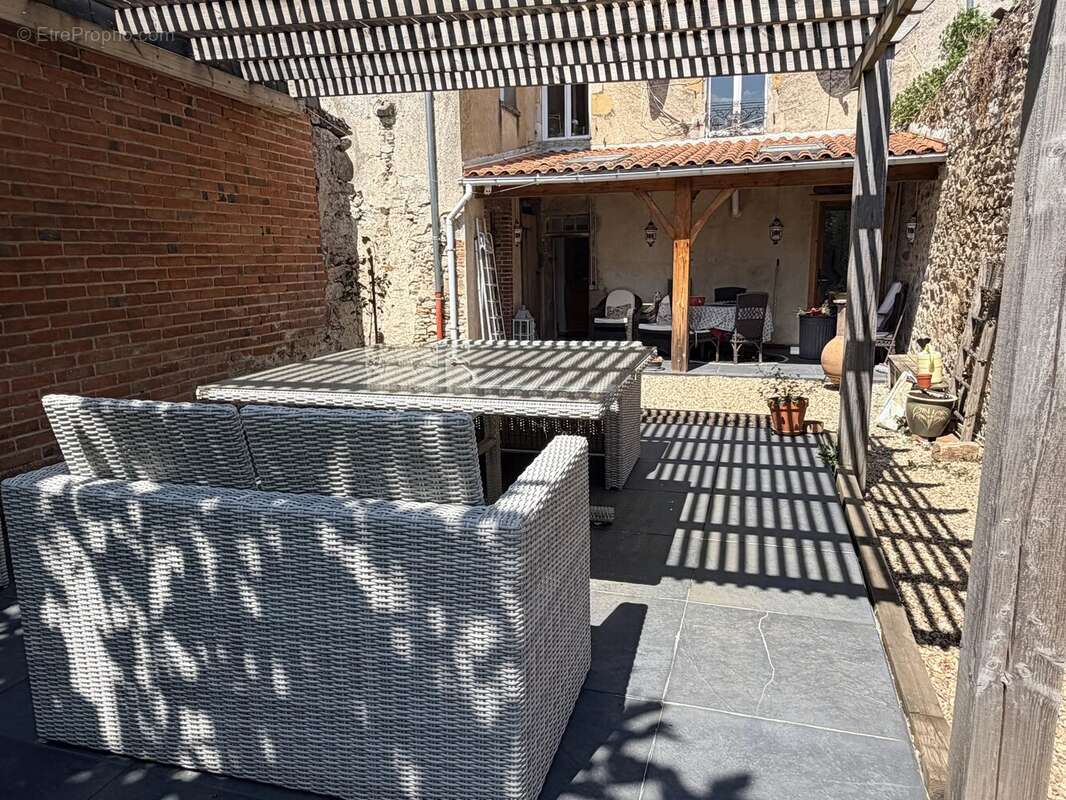 Spacieuse maison familiale située au cœur d'une ville animée, avec possibilité d'ouverture de chambres d'hôtes - photo 18