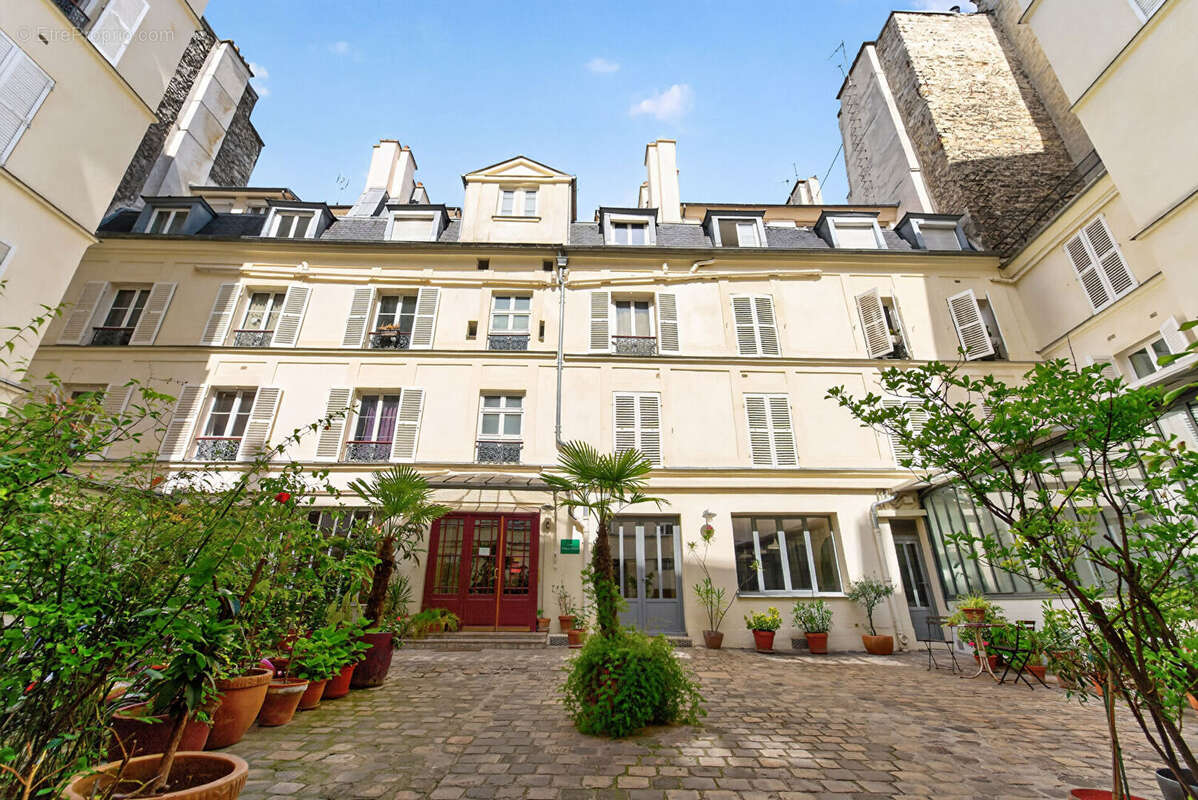 Appartement à PARIS-10E