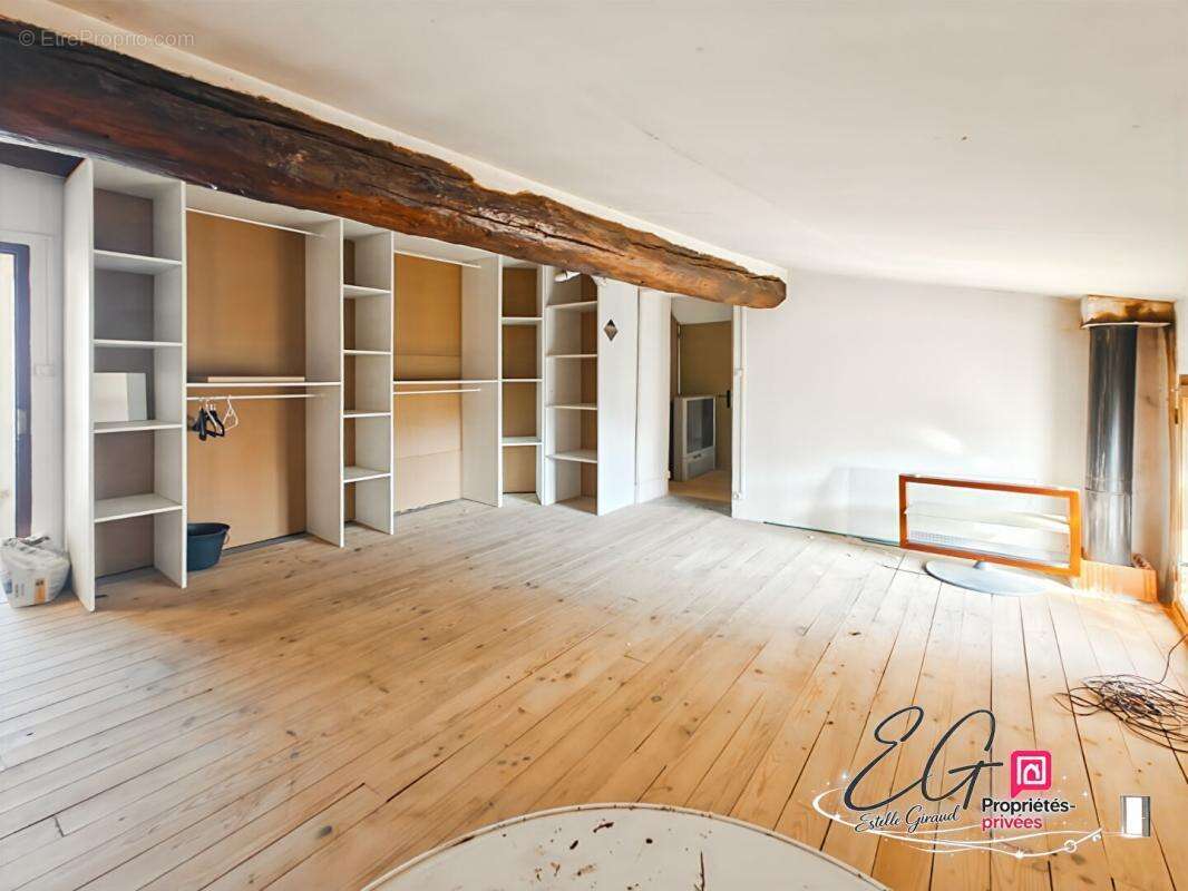 Maison de caractère traversante avec terrasse, atelier et vaste garage - photo 9