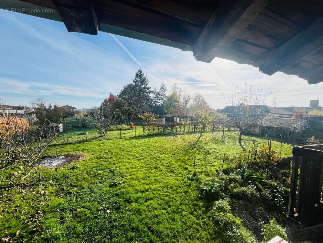 Maison à CRUZILLES-LES-MEPILLAT