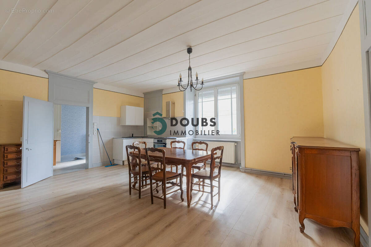 Appartement à ORCHAMPS-VENNES