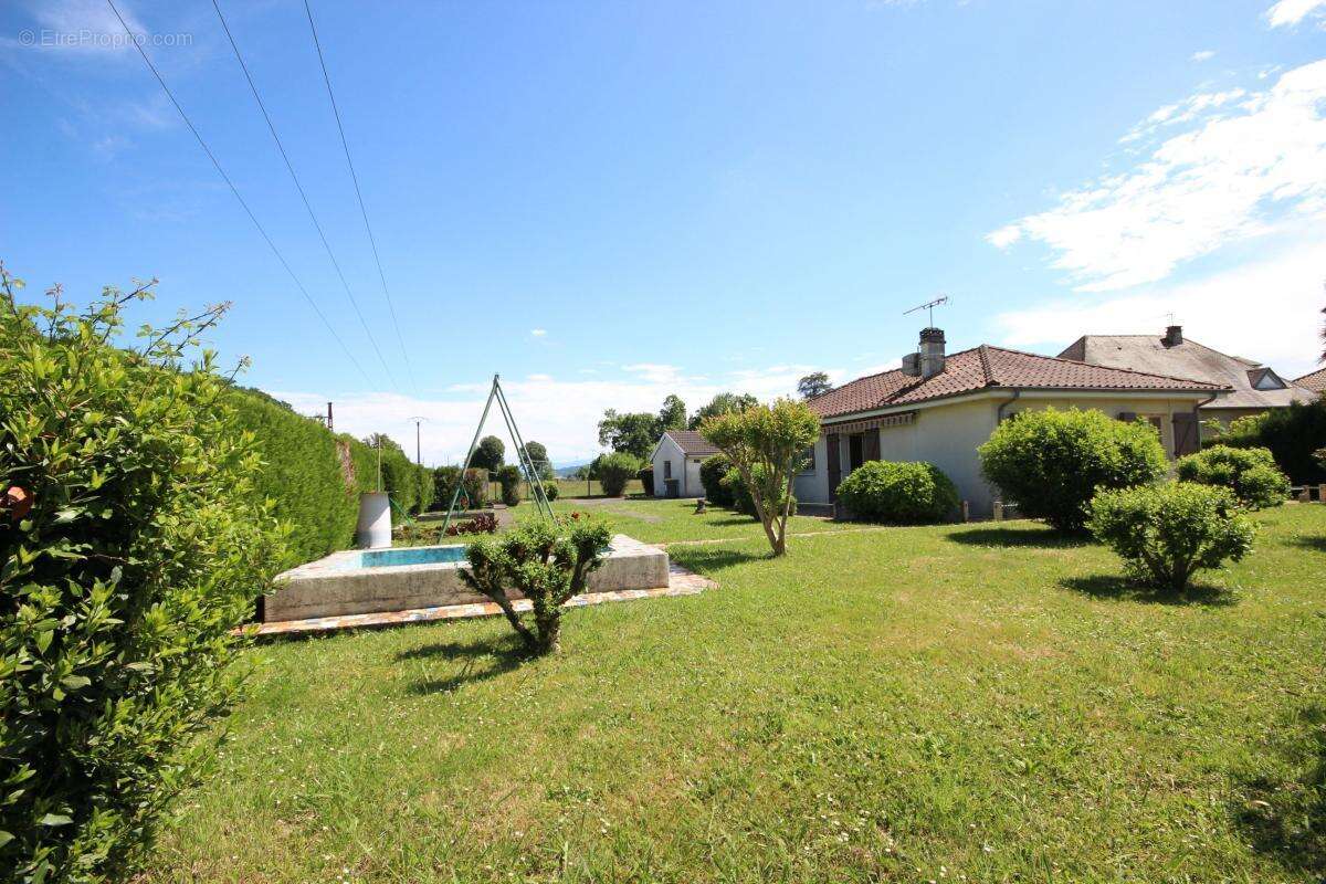 Maison à POEY-DE-LESCAR