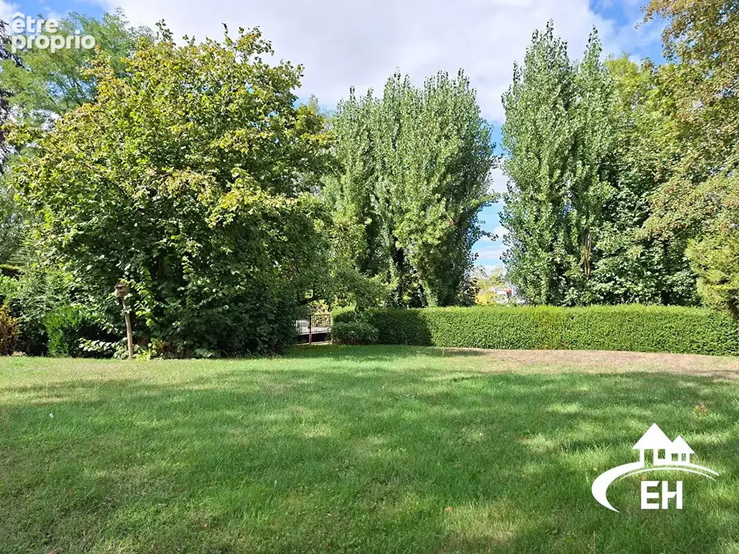 Maison d'architecte de 233 m² - Dépendance attenante de 60 m² - Terrain de 1 300 m² - photo 9