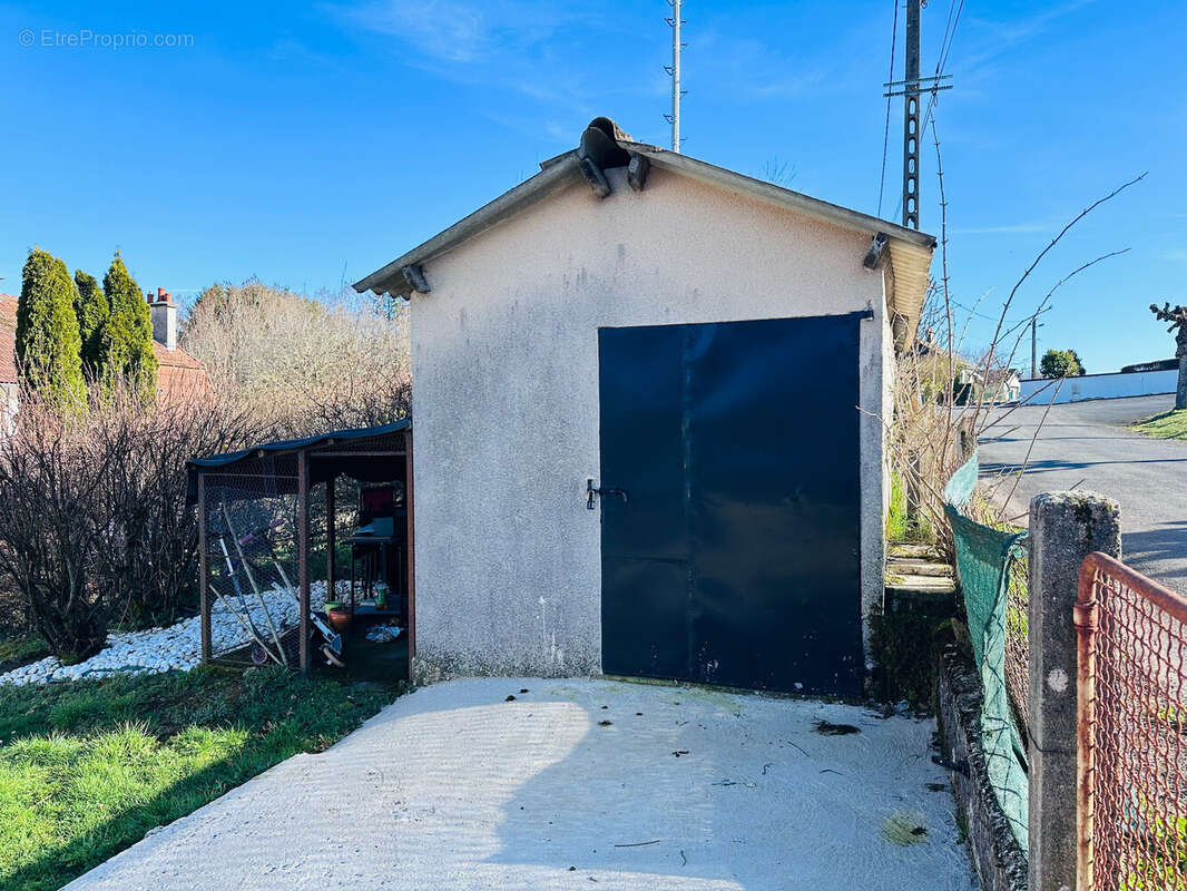 Maison à LAFEUILLADE-EN-VEZIE