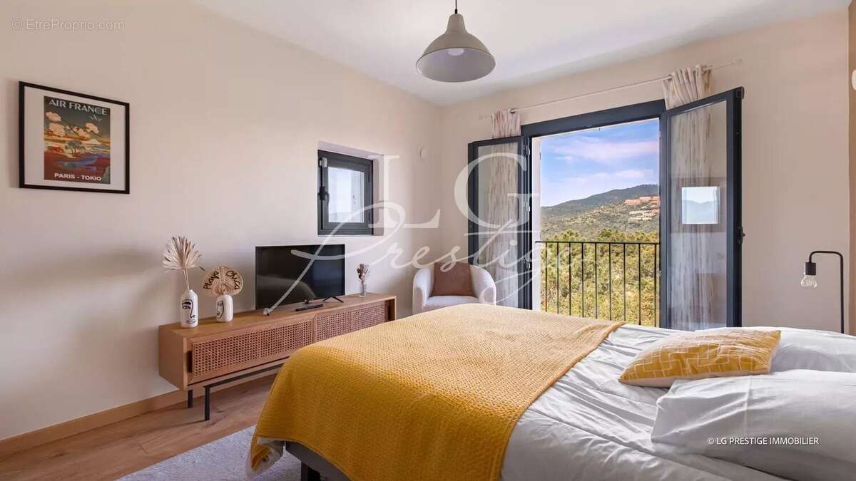 Maison à MANDELIEU-LA-NAPOULE