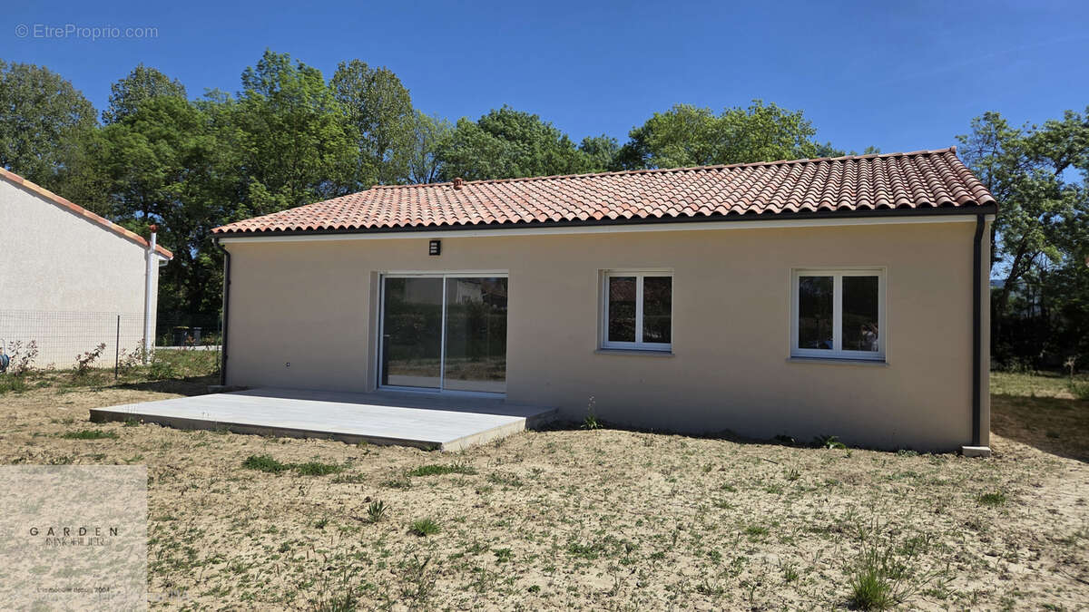 Maison à LESCOUT