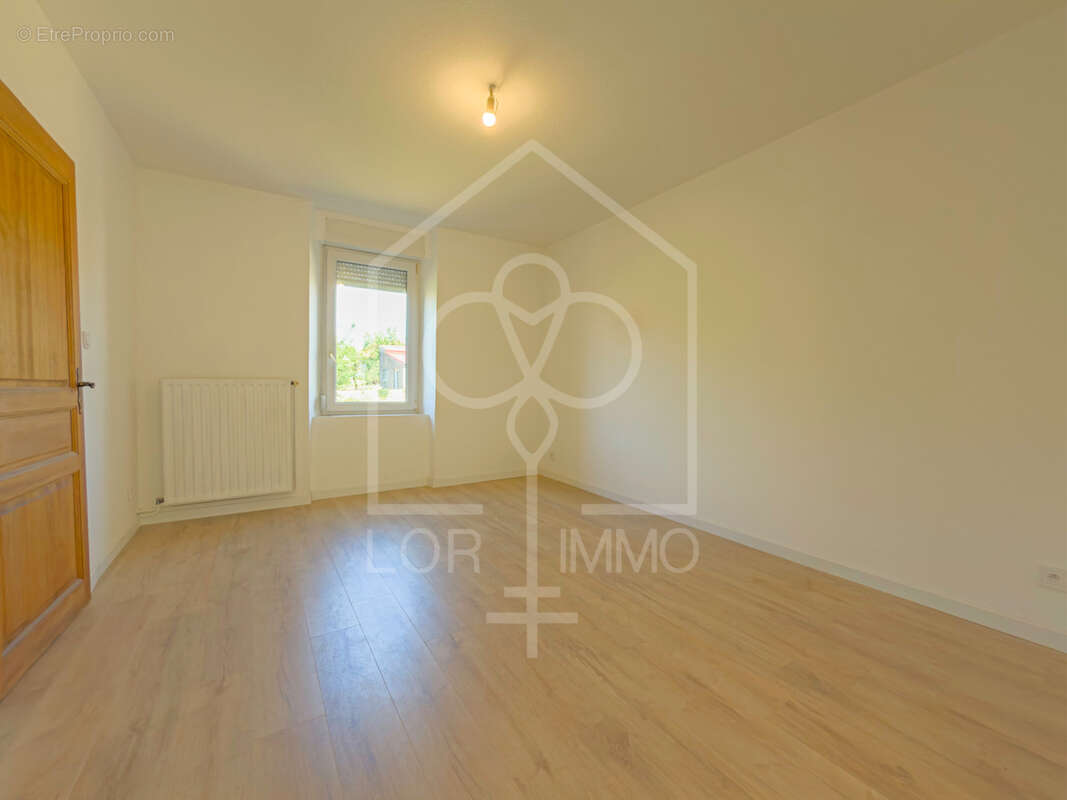 Appartement à MONTOIS-LA-MONTAGNE
