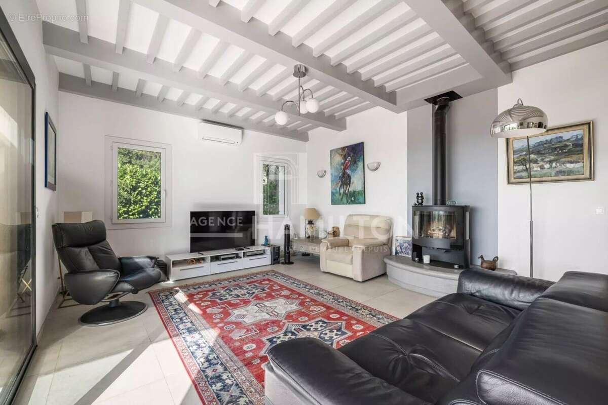 Maison à CHATEAUNEUF-GRASSE