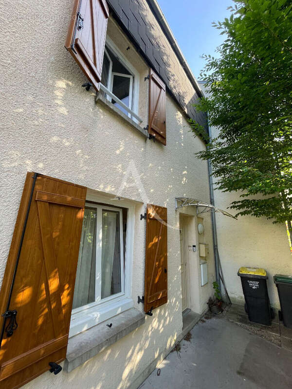 Maison à SAINT-JEAN-DE-BRAYE