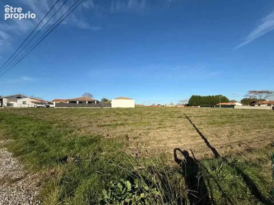 Terrain à CUSSAC-FORT-MEDOC