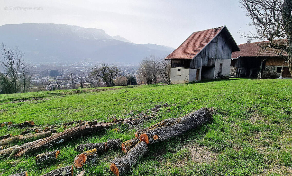 Terrain à THYEZ
