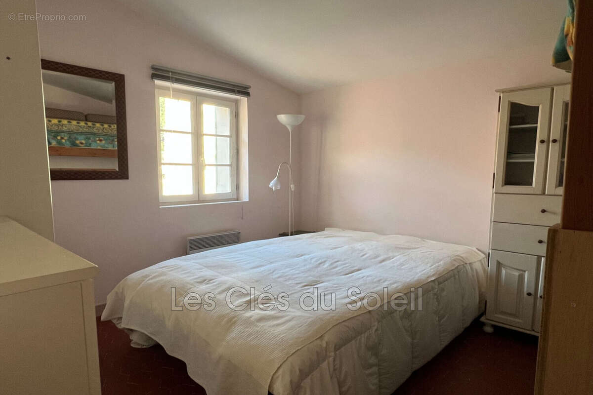 Maison à LE REVEST-LES-EAUX